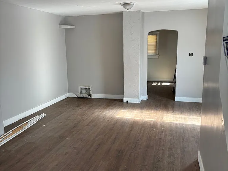 835 Carlysle St — Photo 8