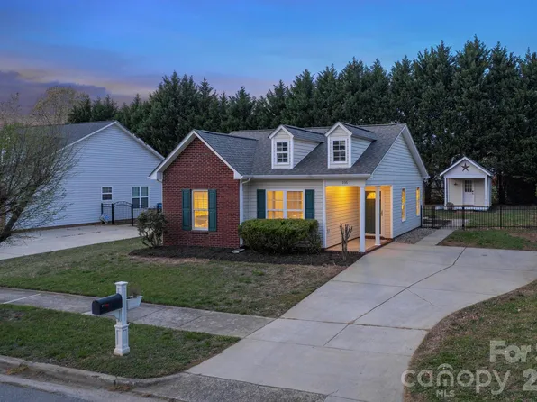 936 Cason St, Belmont, NC 28012