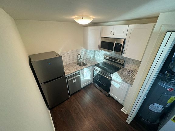 5th image of 411 Parkway Dr NE #102