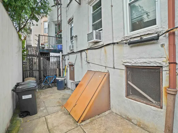 60-46 Putnam Avenue image 38 of 47