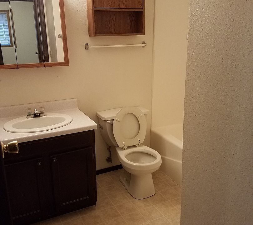 1st image of 909 16th St N #1