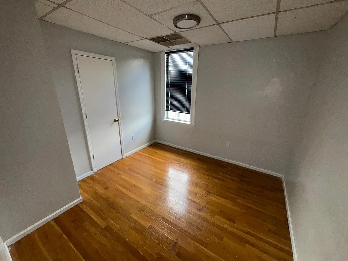 Building Photo - 84 2nd St #5
