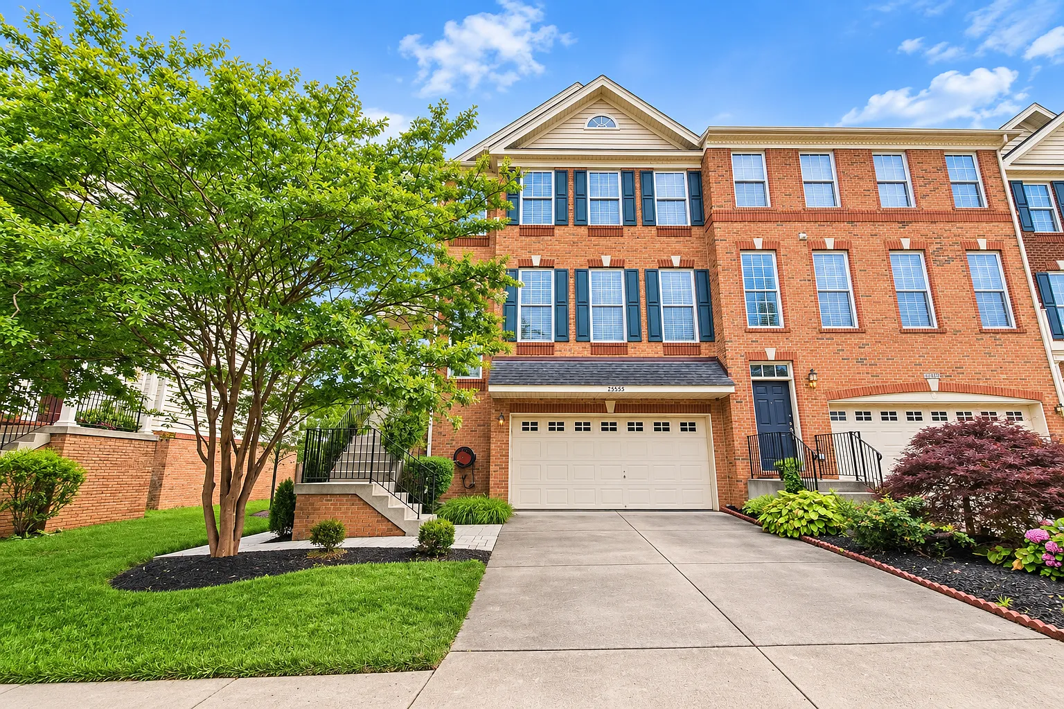 4 bed, 3.5 bath, 2758 sqft, $3,700 — Photo 1