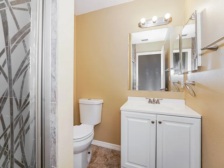 1539 Lafayette Ave — Photo 14