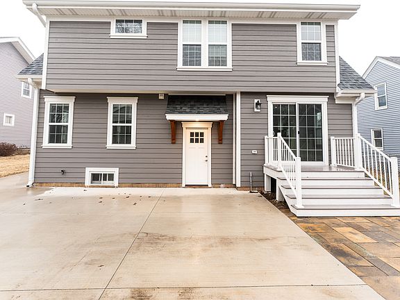 5th image of 828 N Greenfield Ave