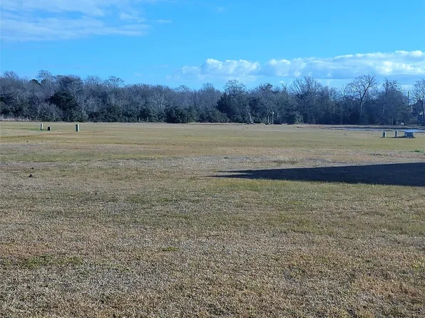 9035 Tumblewood Dr, Beach City, TX 77523