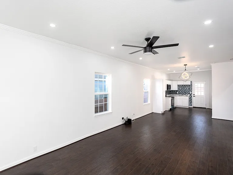 945 E Drexel Ave — Photo 5