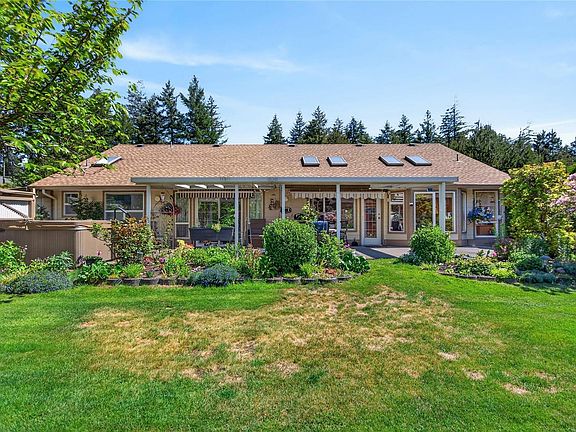 3rd image of 657 Sierra Pines Rd