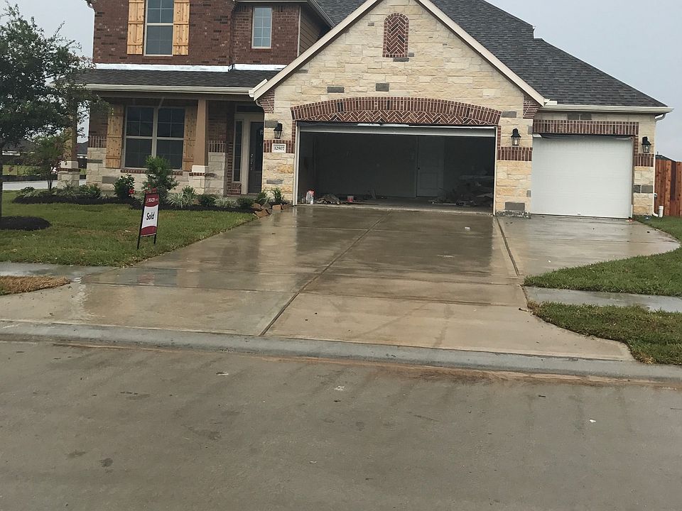 1st image of 12907 Oak Falls Dr