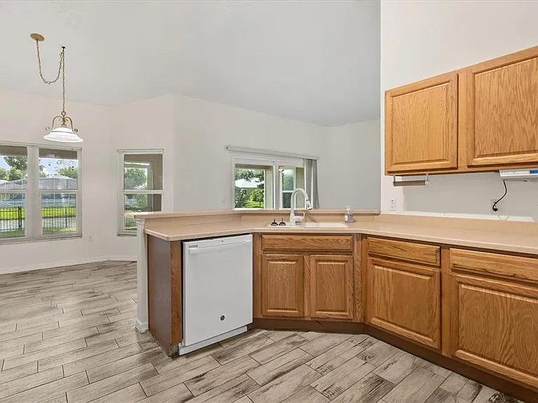 410 Central Mariners Dr — Photo 16