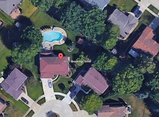 14221 Brookings Dr, Sterling Heights, MI 48313