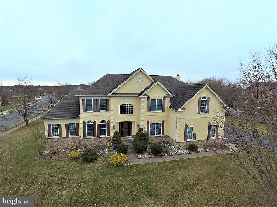 1st image of 108 Saint Claire Dr