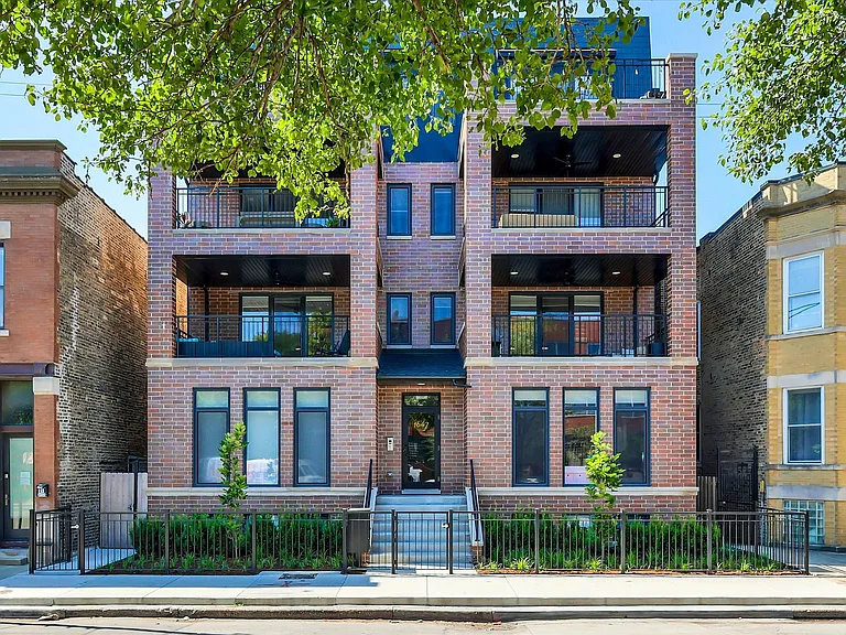 1647 W Irving Park Rd #1W — Photo 2
