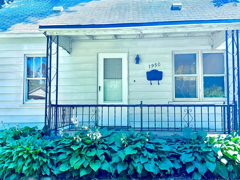 1950 Michael Ave — Photo 2