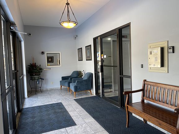3rd image of 5607 Green Circle Dr Unit 123-1