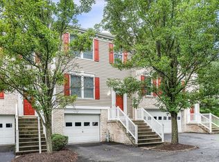 8 Castle View Dr, Mc Kees Rocks, PA 15136