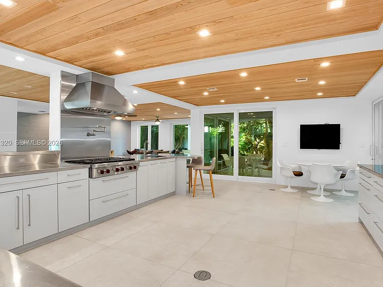 2475 S Bayshore Dr — Photo 10