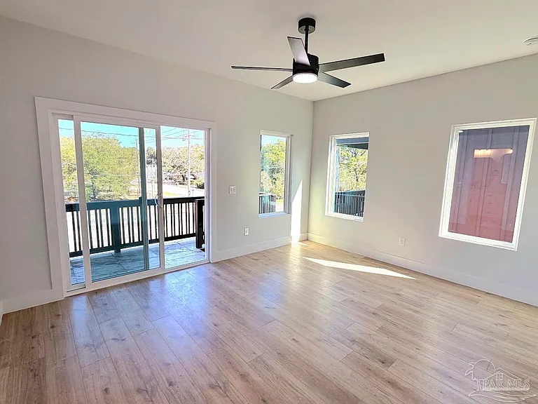 309 N Pace Blvd #B — Photo 24