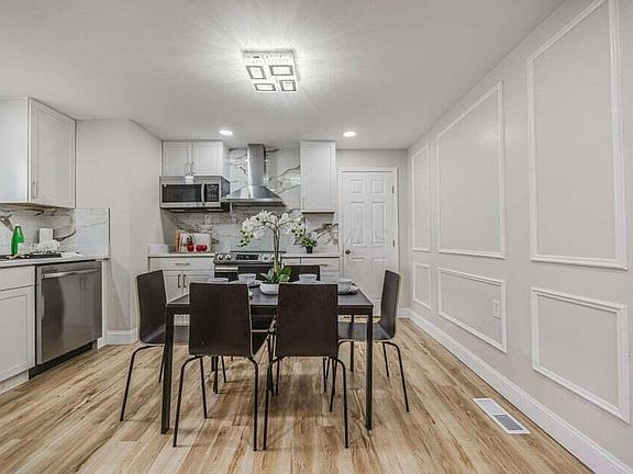3rd image of 211 S Eureka Ave