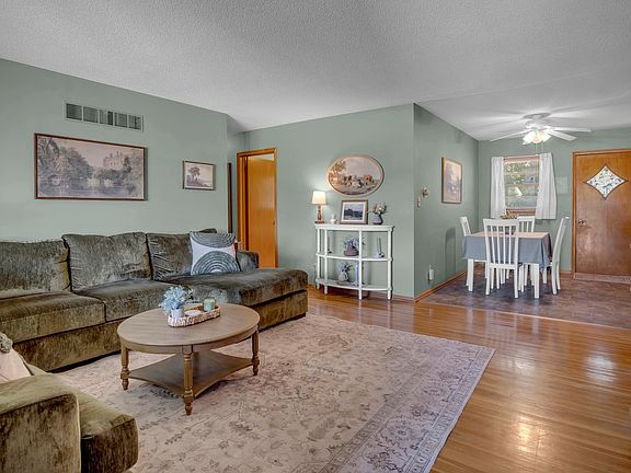 5th image of 102 S Eby St