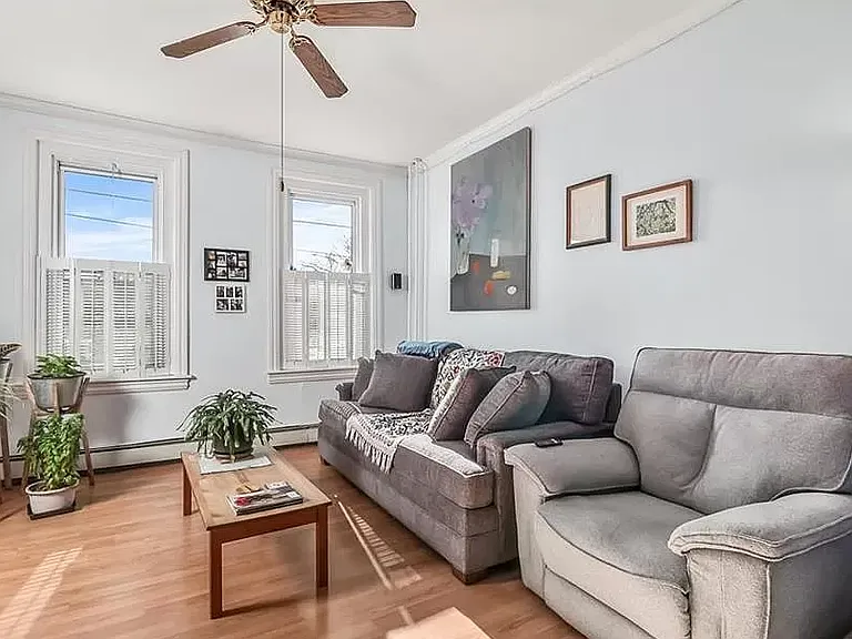 227 E Garrison St — Photo 6