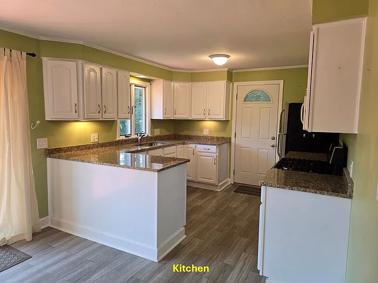 121 Huntington Rd — Photo 5