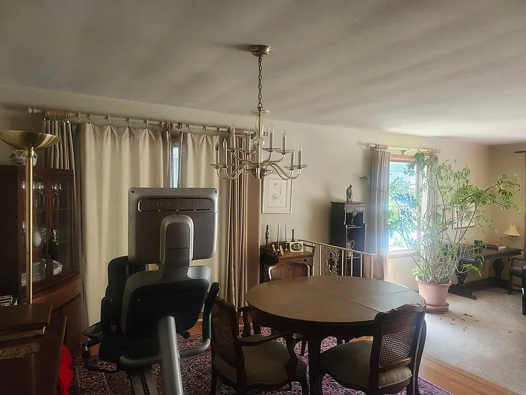 25 Larkin St — Photo 3