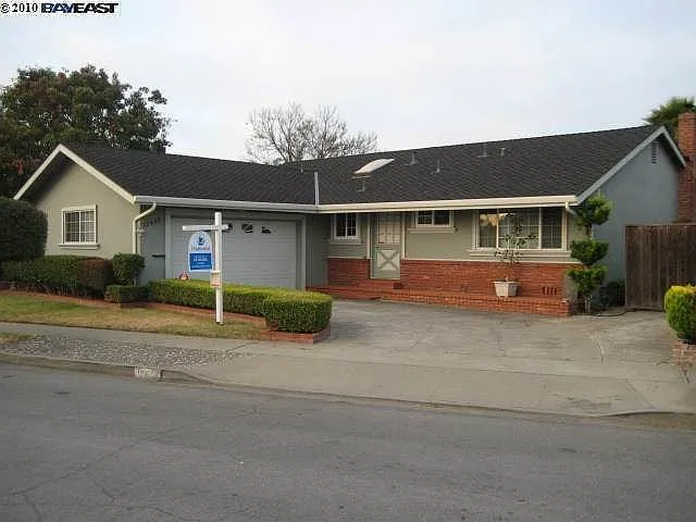 38453 Garway Dr photo 1