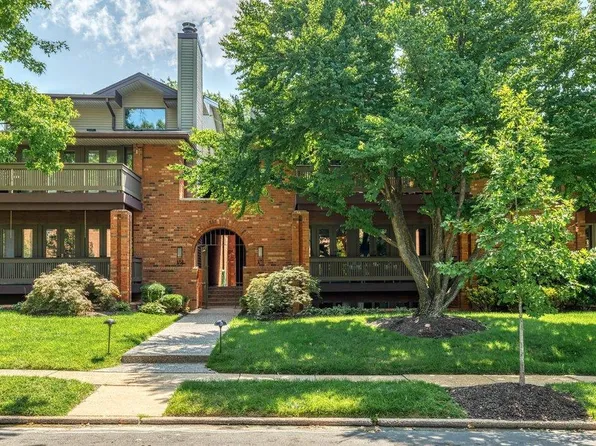 130 N Central Ave #A, Saint Louis, MO 63105