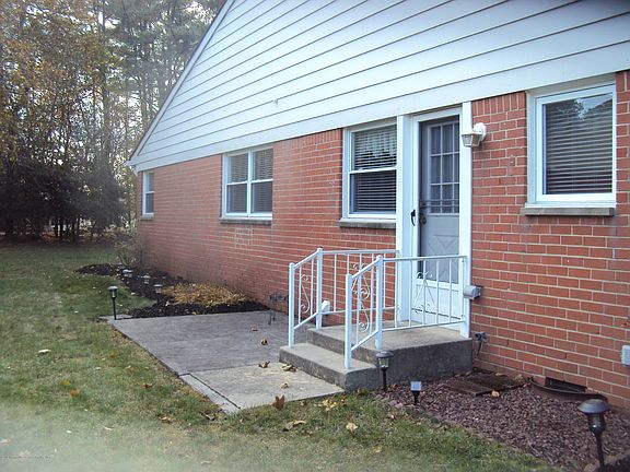 3rd image of 8 Betsy Ross Lane #A