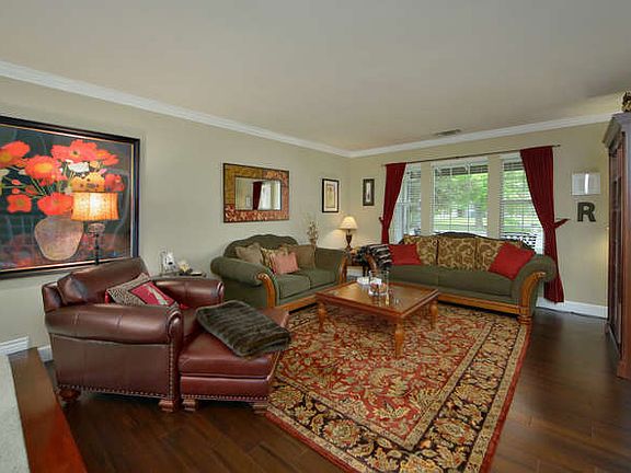 2nd image of 824 Saratoga Dr