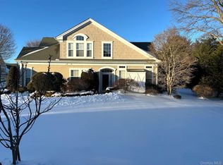 171 Symphony Dr, Lake Grove, NY 11755