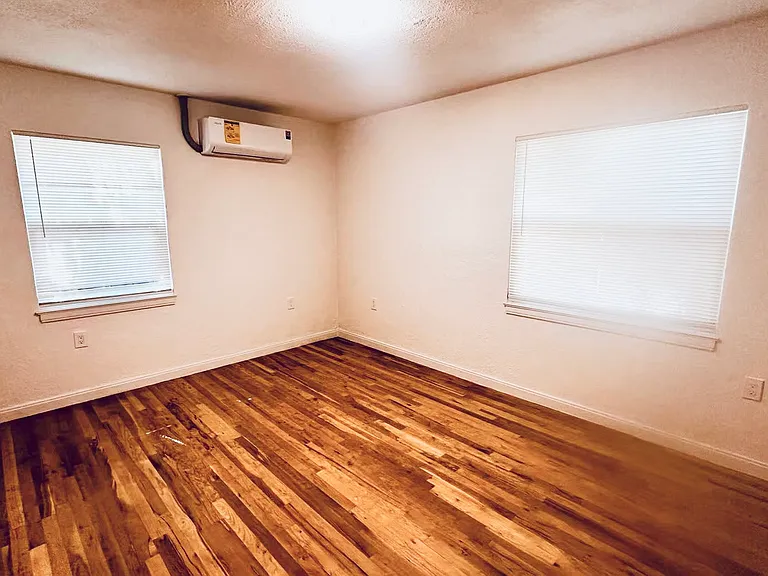 707 W Shields Ave #1 — Photo 2