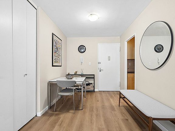 2nd image of 130 E 18th St APT 10V