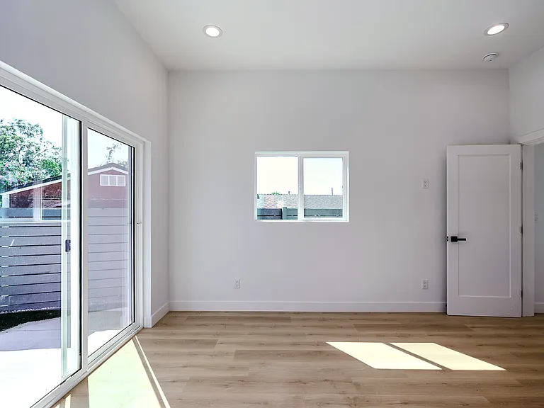 2576 Avenida De Las Plantas #B — Photo 24