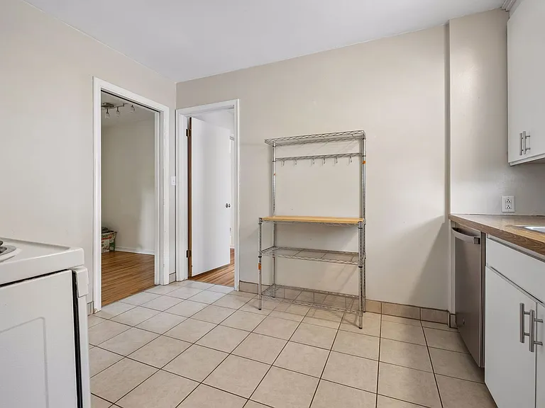1660 Ford Pkwy — Photo 12