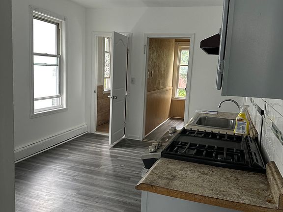 5th image of 120 Carlisle St #2