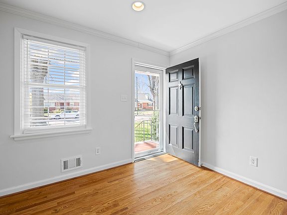 4th image of 1910 Wilmington Ave