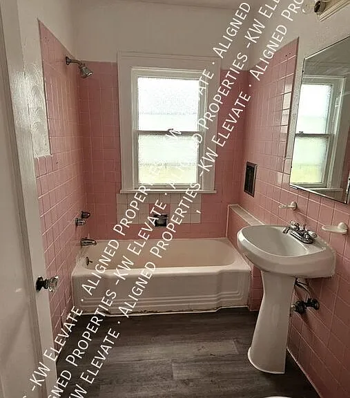 886 Helmsdale Rd #UPSTAIRS — Photo 13