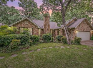 932 Glen Oak Dr, Burleson, TX 76028