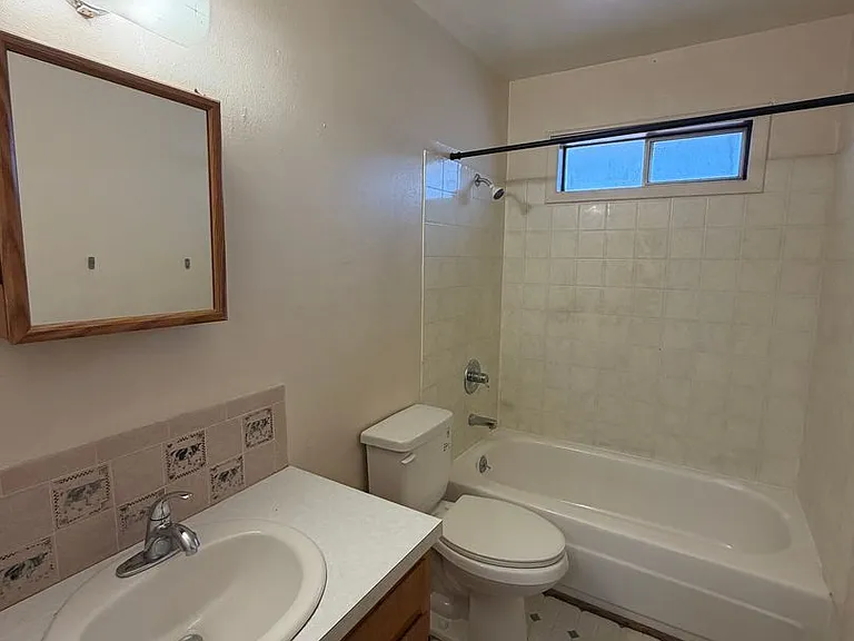 2437 Garden Ave — Photo 2