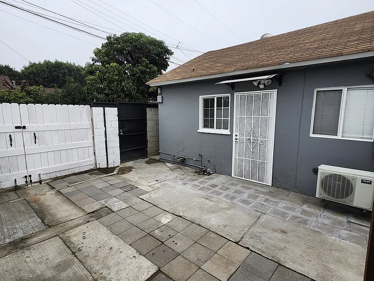 14907 S White Ave — Photo 1