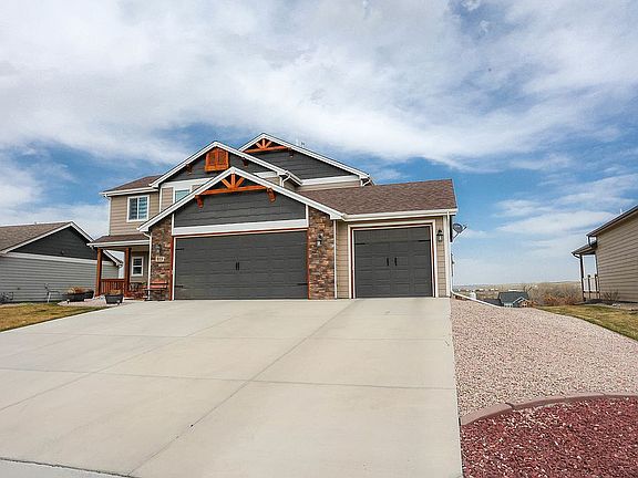2nd image of 933 Eagle Dr