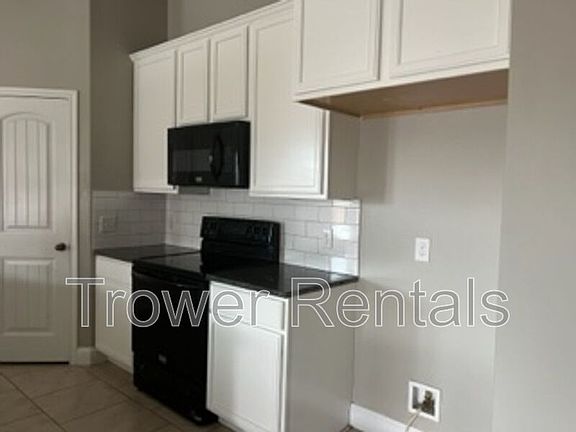 5th image of 810 E 92nd St