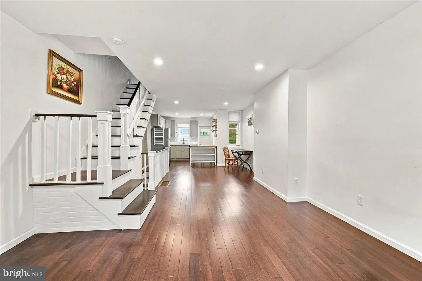 3 bed, 2.0 bath, 1020 sqft, $2,200 — Photo 3