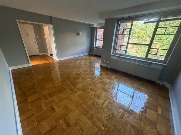 (undisclosed Address), Fresh Meadows, NY 11365