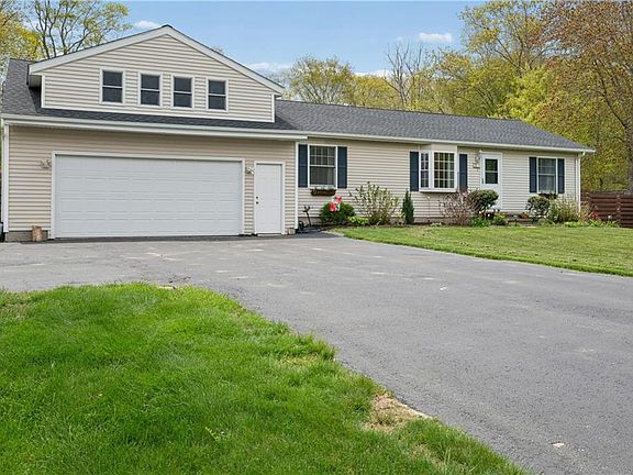 2nd image of 20 Oak Hill Dr