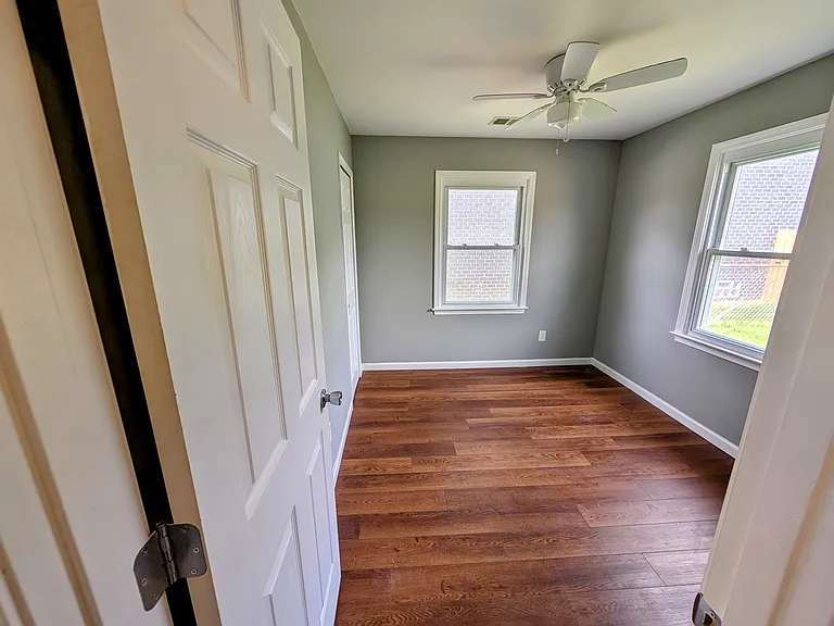 4302 Mandalay Ave — Photo 15