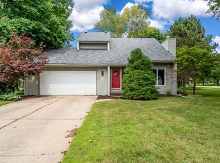 5740 Vineyard Ln, Rockford, IL 61114