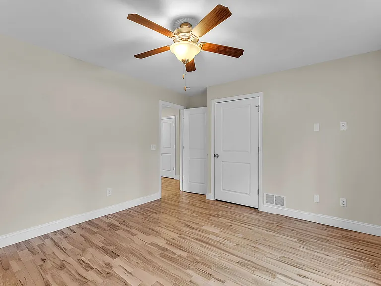 366 Colchester Ave — Photo 26